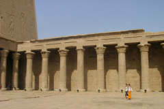 Säulengang im Horus-Tempel