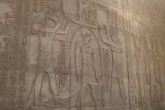 Thot und Horus schützen den Pharao