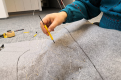 500 einzelne LEDs und 50m Kabel durch Filz ziehen...