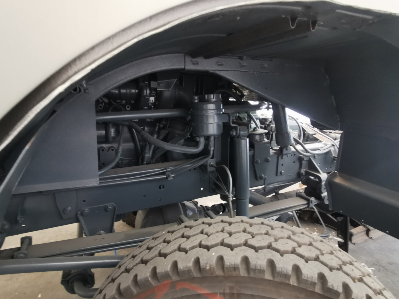 Blick unter die Haube (Fahrerseite)