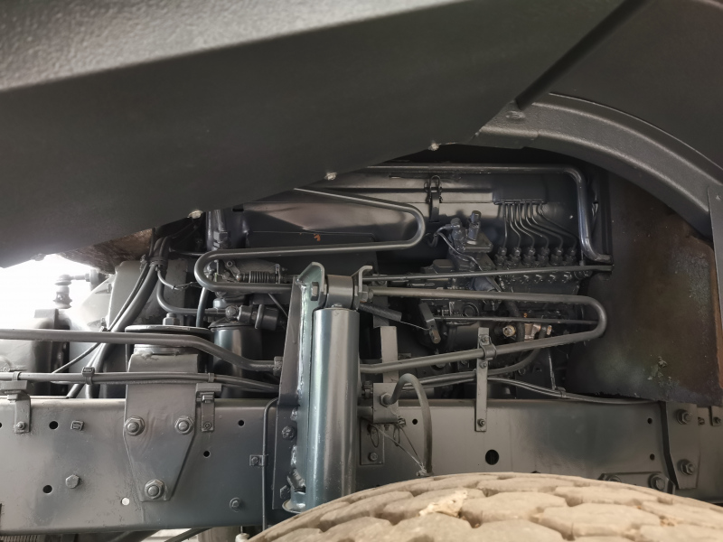 Blick unter die Haube (Beifahrerseite)