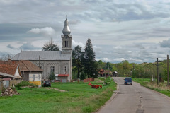 Kirche am Straßenrand