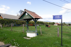 Brunnen auf einer Wiese