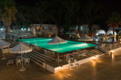 Pool bei Nacht